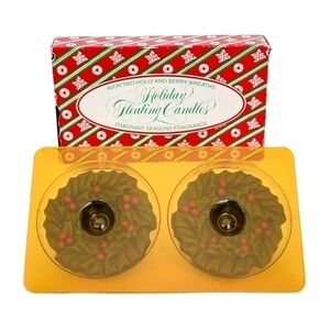 NIB Vintage AVON 2 Holly and Berry Christmas Wreaths Fragrance Floating Candles